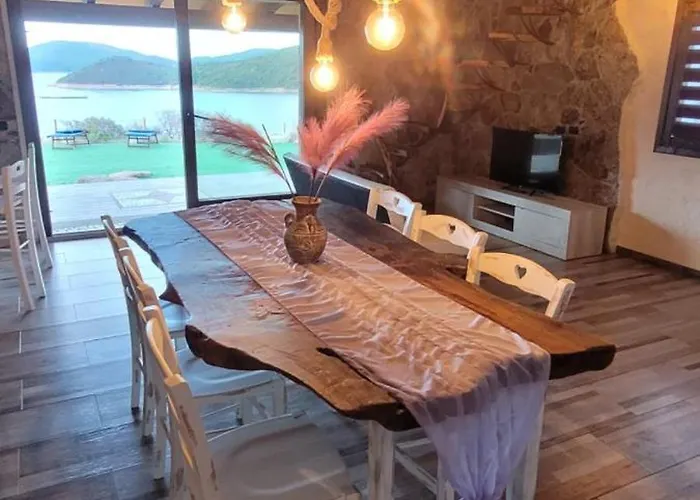 Nyaraló Stazzu Iris